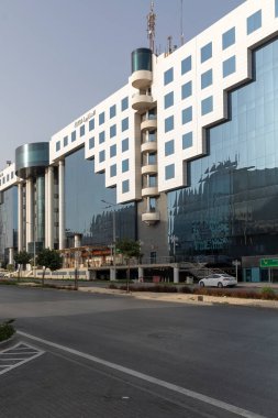 Riyad, Suudi Arabistan, 1 Nisan 2022: Riyad, Olaya Caddesi sokak fotoğrafı