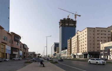 Riyad, Suudi Arabistan, 1 Nisan 2022: Riyad, Olaya Caddesi sokak fotoğrafı