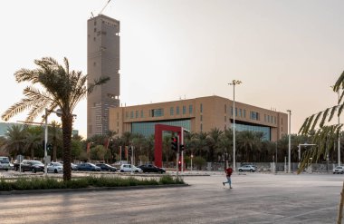 Riyad, Suudi Arabistan, 1 Nisan 2022: Riyad, Olaya Caddesi sokak fotoğrafı