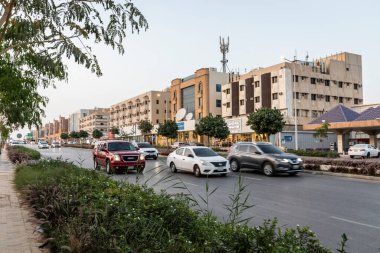 Riyad, Suudi Arabistan, 1 Nisan 2022: Riyad, Olaya Caddesi sokak fotoğrafı