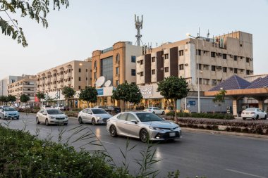 Riyad, Suudi Arabistan, 1 Nisan 2022: Riyad, Olaya Caddesi sokak fotoğrafı