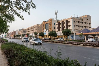 Riyad, Suudi Arabistan, 1 Nisan 2022: Riyad, Olaya Caddesi sokak fotoğrafı