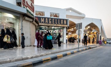 Riyad, Suudi Arabistan, 1 Nisan 2022: Riyad, Olaya Caddesi 'ndeki eski yerel pazar