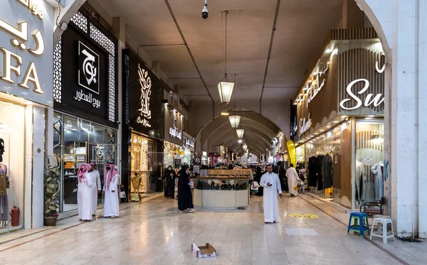 Riyad, Suudi Arabistan, 1 Nisan 2022: Riyad, Olaya Caddesi 'ndeki eski yerel pazar