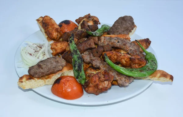 Nahaufnahme Von Grillteller Bestehend Aus Kebab Huhn Und Steak Auf — Stockfoto