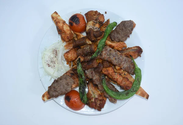 Close Prato Churrasco Composto Por Carne Kebab Frango Bife — Fotografia de Stock