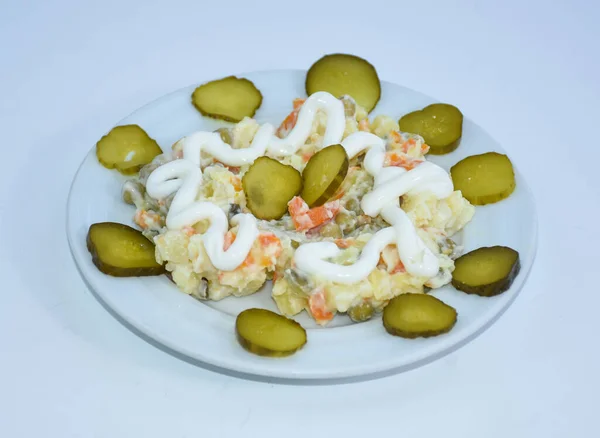 Ensalada Americana Con Mayonesa Pepino Escabeche Guarnición Verduras — Foto de Stock