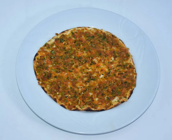 Lahmacun Turkse Pizza Een Rond Dun Stuk Deeg Bedekt Met — Stockfoto