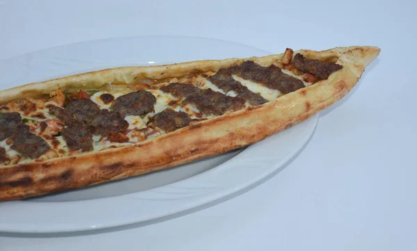 Close Van Een Pita Met Kip Vlees Kebab Geserveerd Bord — Stockfoto