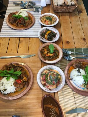 Masada Akdeniz ve Ege mutfağından yemekler var.