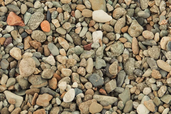 ビーチにあるレトロなカラフルな小石は — ストック写真