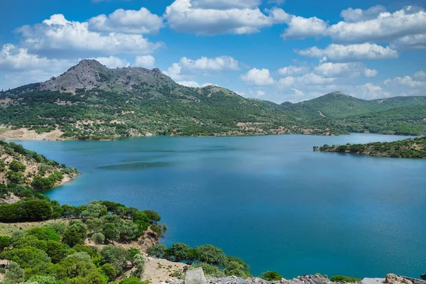 Lago Azul Céu Entre Montanhas Verdes Gokceada Imbros Canakkale Turquia — Fotografia de Stock