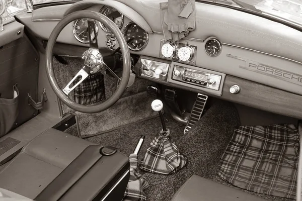 Retro Stílusú Kép Egy Régi Autó Rádió Vintage Porsche Kormány — Stock Fotó