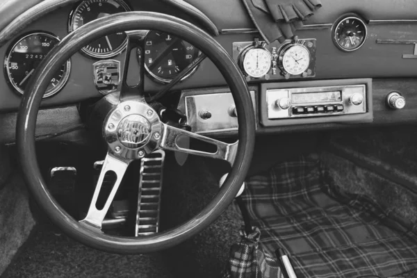 Retro Stílusú Kép Egy Régi Autó Rádió Vintage Porsche Kormány — Stock Fotó