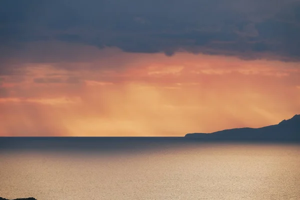 Помаранчевий Захід Сонця Над Морем Гокеаді Силует Острова Самотрас Через — стокове фото