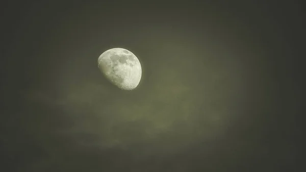 Fullmåne Passerar Över Himlen Tiden Förfaller Grön Svart Och Vit — Stockfoto