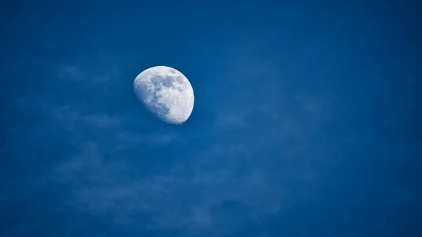 Крупним Планом Повний Місяць Проходить Над Небом Проміжок Часу — стокове фото