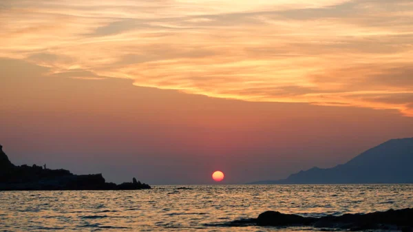 Захід Сонця Морі Між Горами Вигляд Острова Імброс Навпроти Gokceada — стокове фото