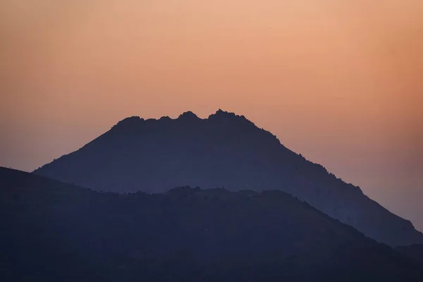 Tectonic Mountain Silhouette Sunset — Stock Photo, Image