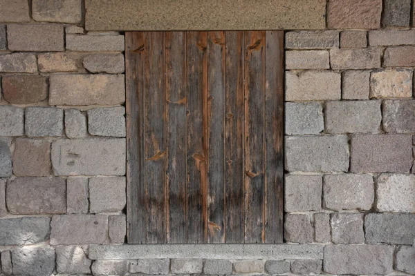 Vieux Mur Briques Avec Fenêtre Bois Dans Une Maison Abandonnée — Photo