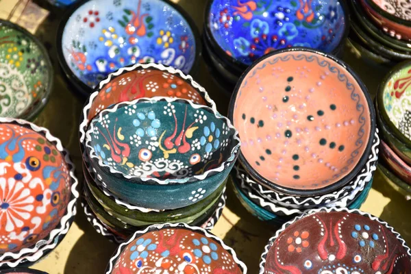 Красочные Узорчатые Туристические Подарочные Чаши Керамики — стоковое фото