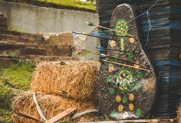 Traditional Arrow Target Board Arrows Stuck Haystack Farm Hay Bales — Stock Photo, Image