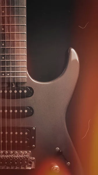 Uma Guitarra Elétrica Sobre Fundo Preto Queimado Como Papel Parede — Fotografia de Stock