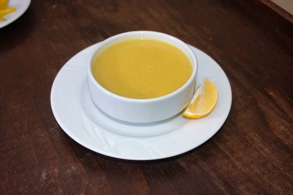 Soupe Traditionnelle Turque Asiatique Aux Lentilles Rouges Servie Avec Une — Photo