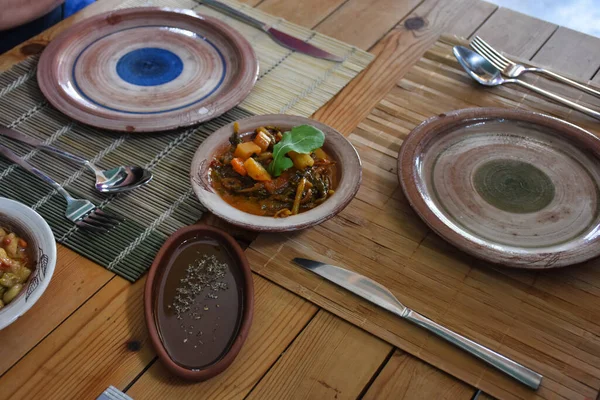 Plato Verduras Con Patatas Hechas Con Hierbas Del Egeo Aceite —  Fotos de Stock