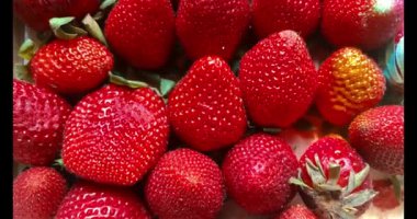 Çilek kutusunun en üst görüntüsü.