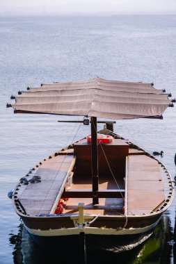 İspanya 'nın kuzeyinden balıkçı tekneleri ağlarla balık tutmak için.