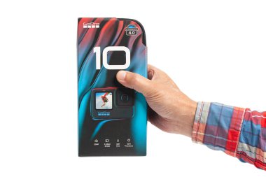 Moskova, Rusya, Ekim 02: 2021 GoPro Kahraman 10 Black baskısı beyaz zemin üzerinde el ele tutuştu