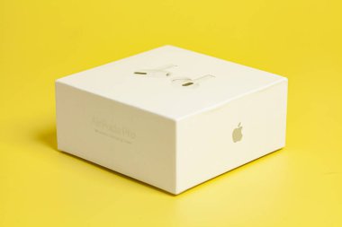Moskova, Rusya, Ekim 06: 2021: Apple Airpod Pro - kablosuz bluetooth kulaklık veya kulaklık.