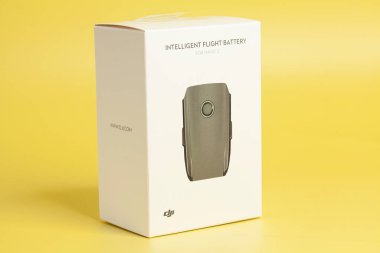 Moskova, Rusya, Ekim 08.2021: DJI Maviç Air 2 için akıllı uçuş bataryası.
