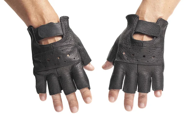 Руки в водителях мужские кожаные перчатки изолированы на белом — стоковое фото