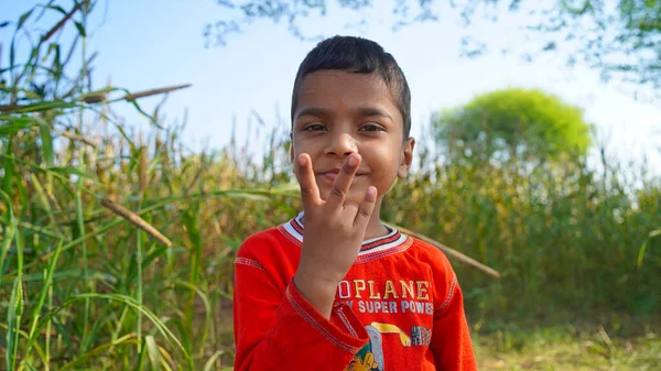 October 2021 Reengus Rajasthan India Portrait Little Boy Showing Victory — Stock Photo, Image