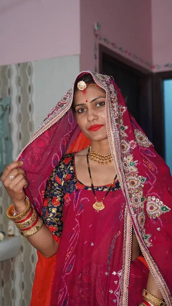 Ноября 2021 Reengus Rajasthan India Счастливая Молодая Азиатка Традиционном Костюме — стоковое фото