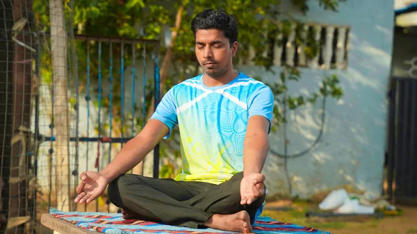 Vol Vreugde Jonge Indiase Man Draagt Sport Kleding Blauw Shirt — Stockfoto