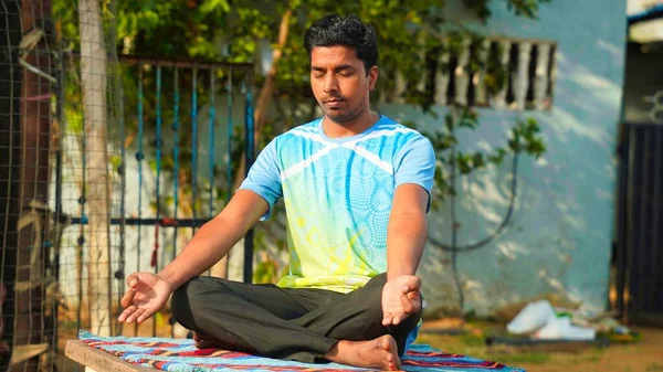 Young Indian Man Sitting Lotus Position Her Yoga Mat Meditation — Stock Photo, Image