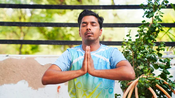Gezonde Man Zittend Mat Meditatie Met Lotus Poseren Ochtend Wellness — Stockfoto
