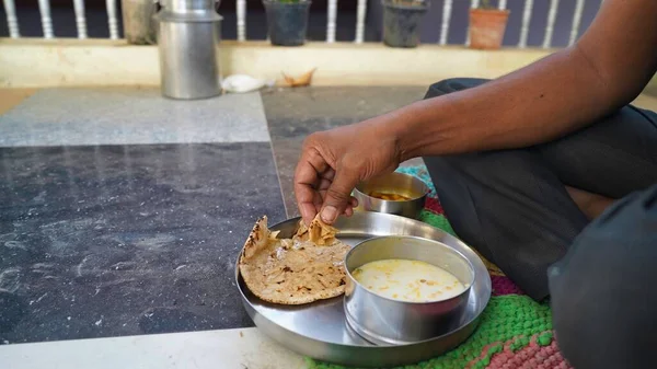 Konsep Waktu Luang Dan Kebahagiaan Marwadi Dishes Makanan Tradisional India — Stok Foto