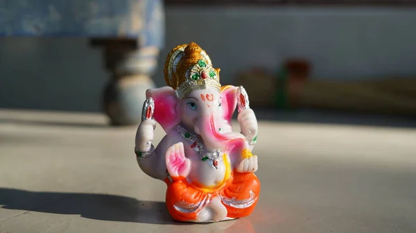 Eco Friendly Ganesh Ganpati Idol Murti Home Made Selective Focus — Foto de Stock