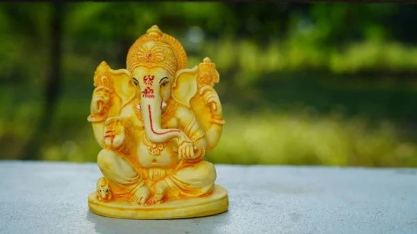 Eco Friendly Ganesh Ganpati Idol Murti Nature Background Home Made - Stock-foto