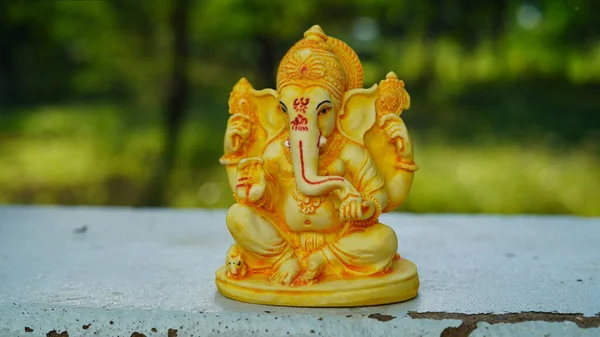 Eco Friendly Ganesh Ganpati Idol Murti Nature Background Home Made — Zdjęcie stockowe
