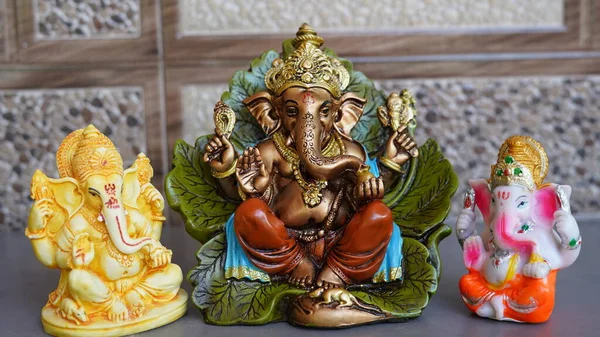 Τρία Πολύχρωμα Ganesha Idol Φεστιβάλ Ganesha Chaturthi 2022 Άγαλμα Του — Φωτογραφία Αρχείου