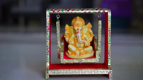 Lord Ganesha Idol Relaxing Swinging Footage Slow Motion — Vídeos de Stock