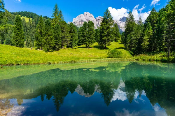 Val Gardena 'da göl manzarası