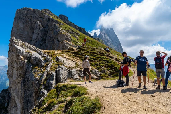 Seceda, Odle grubunun eteklerinde, Val Gardena 'da, Ortisei kasabasının yukarısında yer alan bir dağdır. Zirveye şehir merkezinden teleferikle ulaşılabilir.