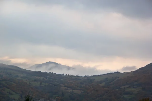 Mattina Dell Alba Con Nebbia Montagna — Foto Stock