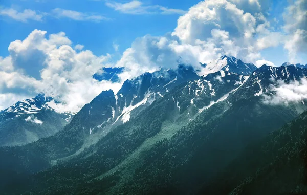 Mountain Landscape Landscape Snow Capped Mountain Peaks Beautiful Sky — Zdjęcie stockowe